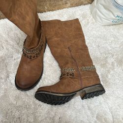 Boots Wide  Mid calf size 9 brand new never worn