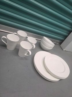 Macy's Mikasa Nellie Dinnerware Plates Bowls Cups Set White