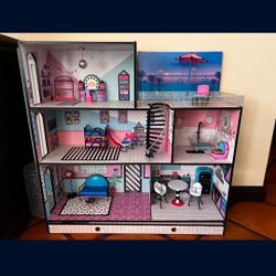 Great Condition Lol Doll Big House, With All Its Furniture.
