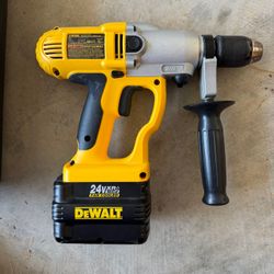LIKE NEW Dewalt 1/2” Cordless Drill/Hammer Drill