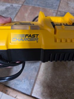 FAST CHARGER DEWALT