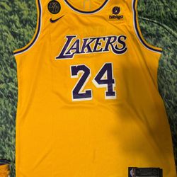 Nike Lakers Kobe Bryant #24 Jersey Size XL 52