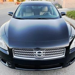 2010 Nissan Maxima sedan