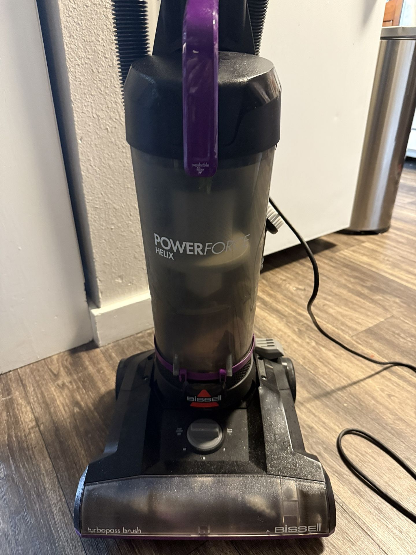 Bissell PowerForce Helix Bagless Upright Vacuum Cleaner,