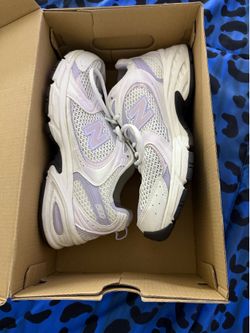 New Balance Women’s 9