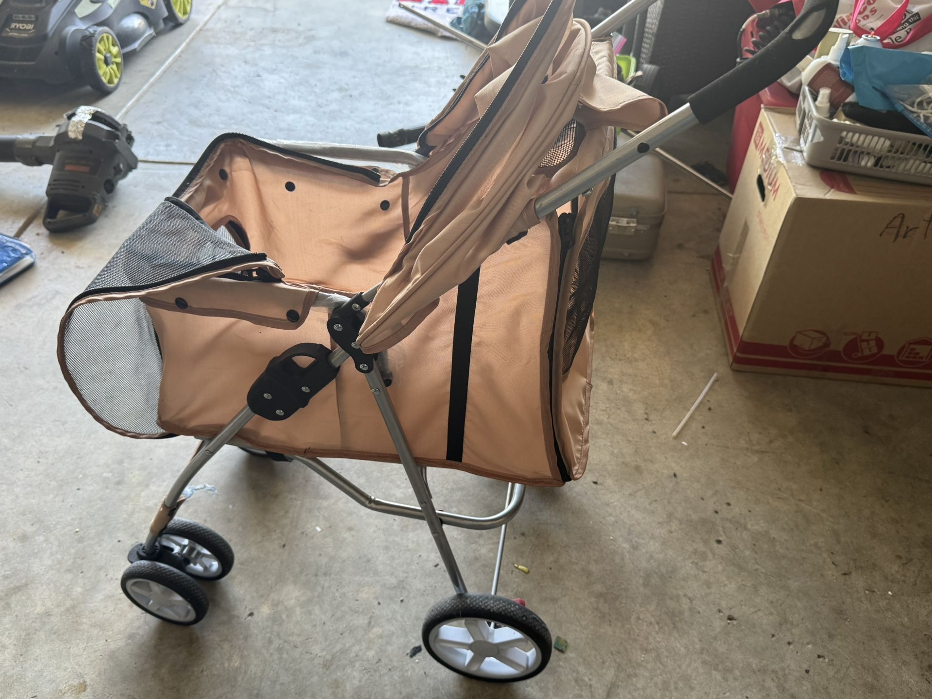 Pet Stroller – Lightweight, Foldable & Breathable Mesh Design 