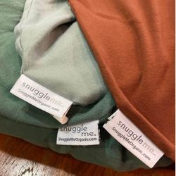 snuggle me lounger and three covers
