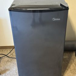 Midea Mini Fridge