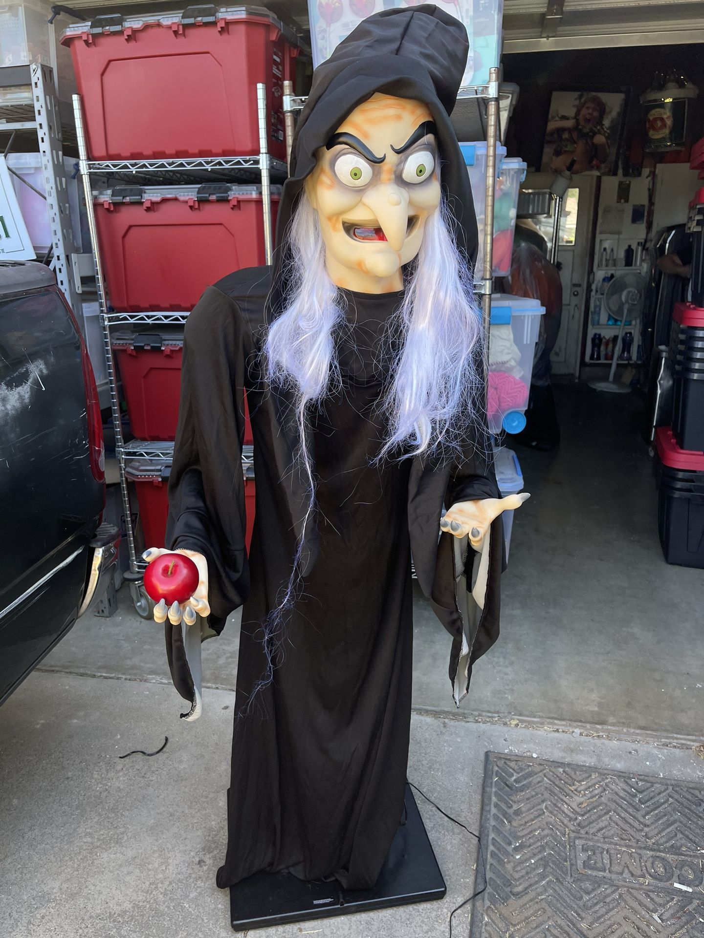 Snow White Old Hag Anamatronic