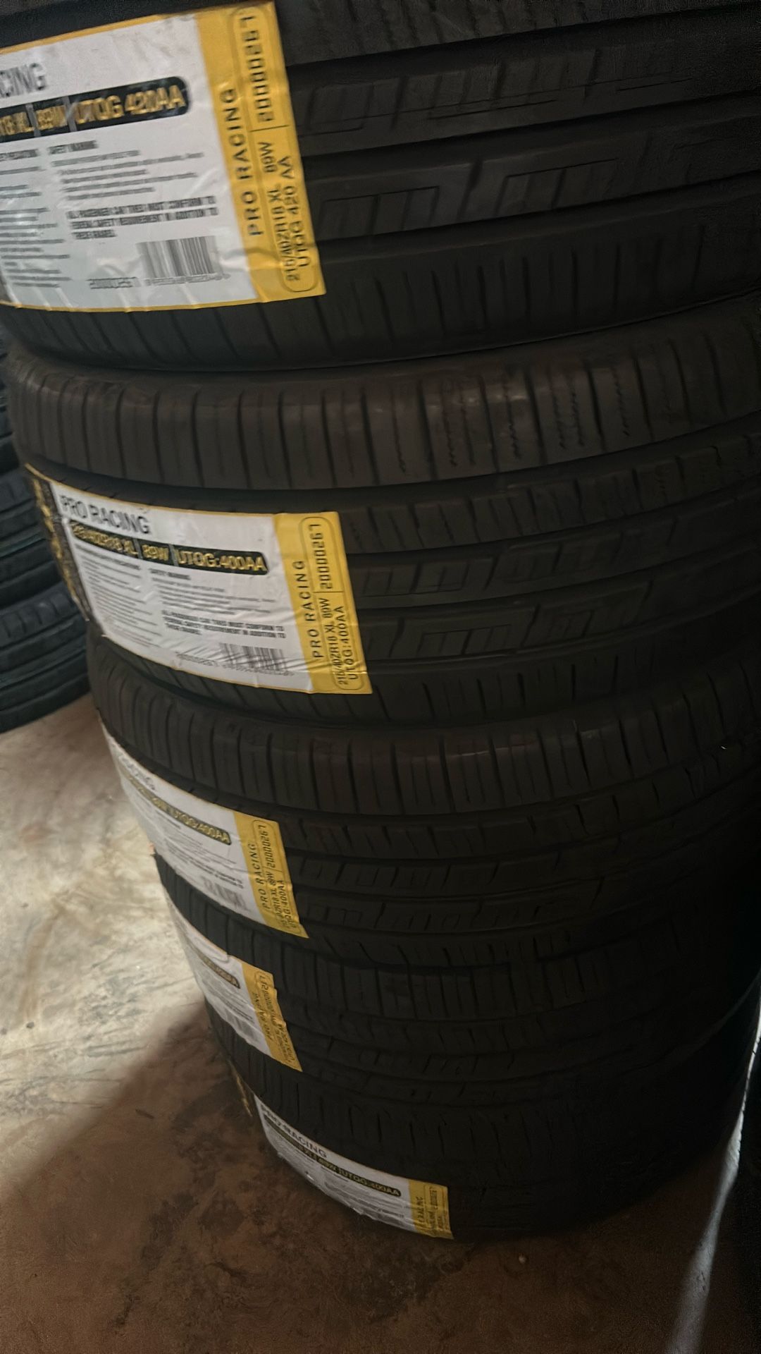 215/40R18