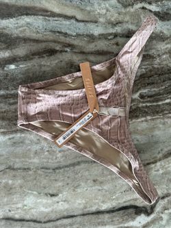 Never used skims bathing suit size large,retails for $42
