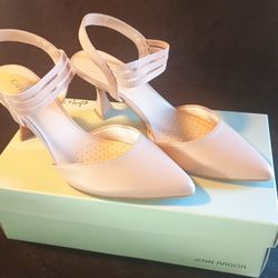 Jenn Ardor Women's Closed Toe Kitten Heel Slingback Pumps. Nude-fax Leather. Size 6. 