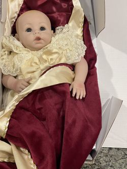 2013 Exclusive  Commemorative Edition Royal Doll 