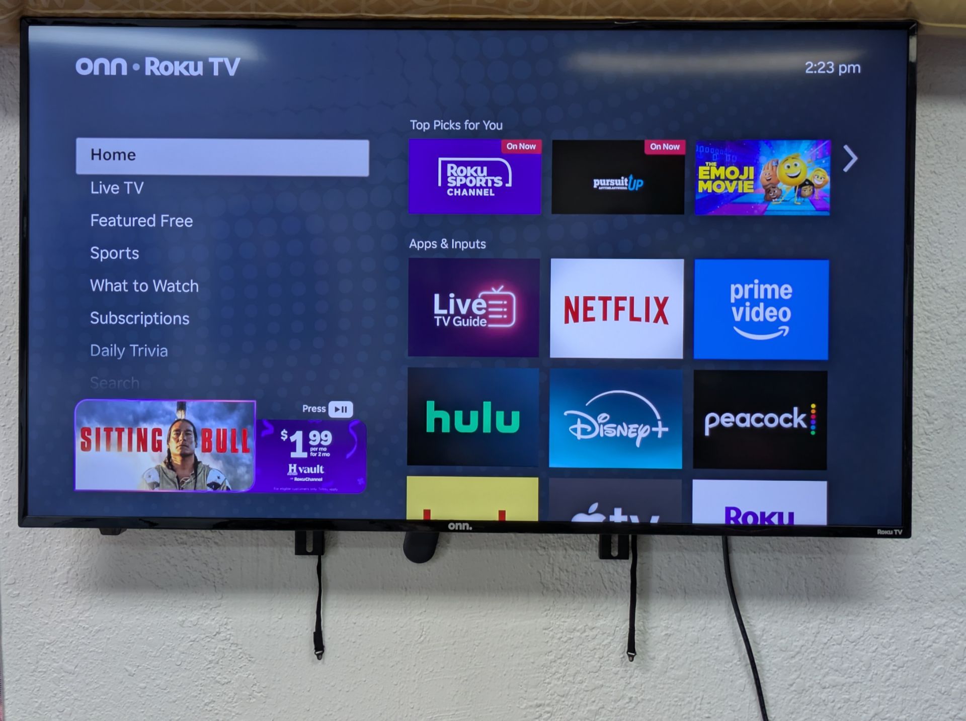 50" Roku TV *NEW* wall mount included
