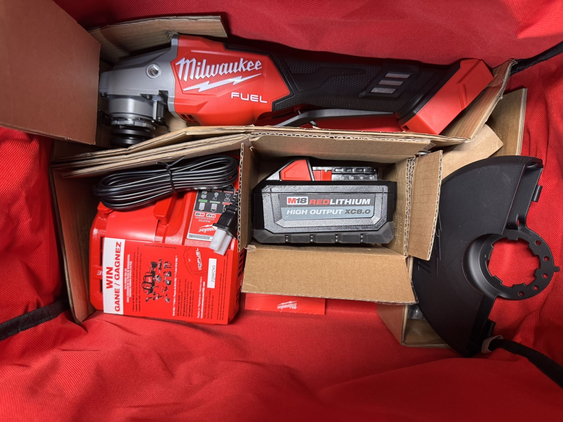 Milwaukee M18 FUEL 4-1/2 in. /6 in. Braking Grinder Kit w/ HO 8.0Ah Battery Rapid Charger & Tote