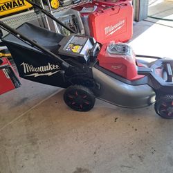 Milwaukee

M18 FUEL Brushless Cordless 21 in. Walk Behind Dual Battery Self-Propelled Mower (Tool-Only)