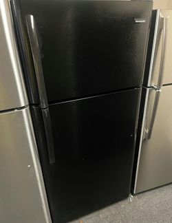 Frigidaire Top Freezer Refrigerator Black