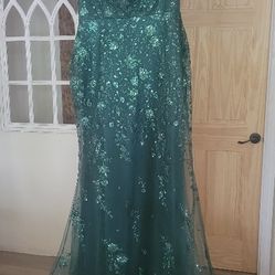 Beautiful Emerald Green Dress 11/13