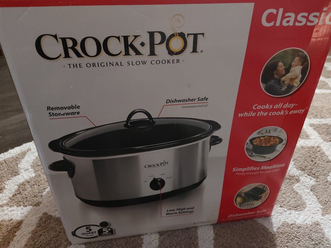 Brand New 5 Quart Slow Cooker Dish Washer Safe