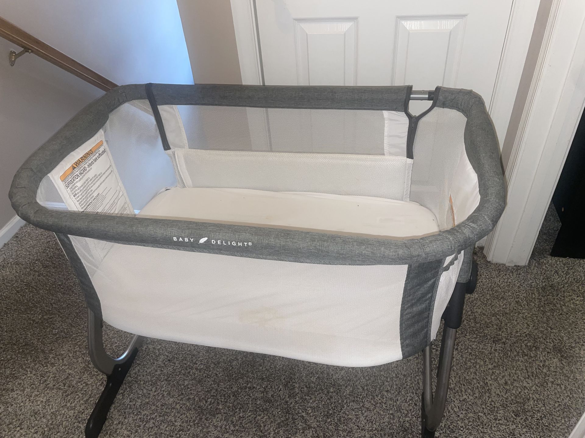 Baby Delight Beside Me Dreamer Bassinet & Bedside Sleeper
