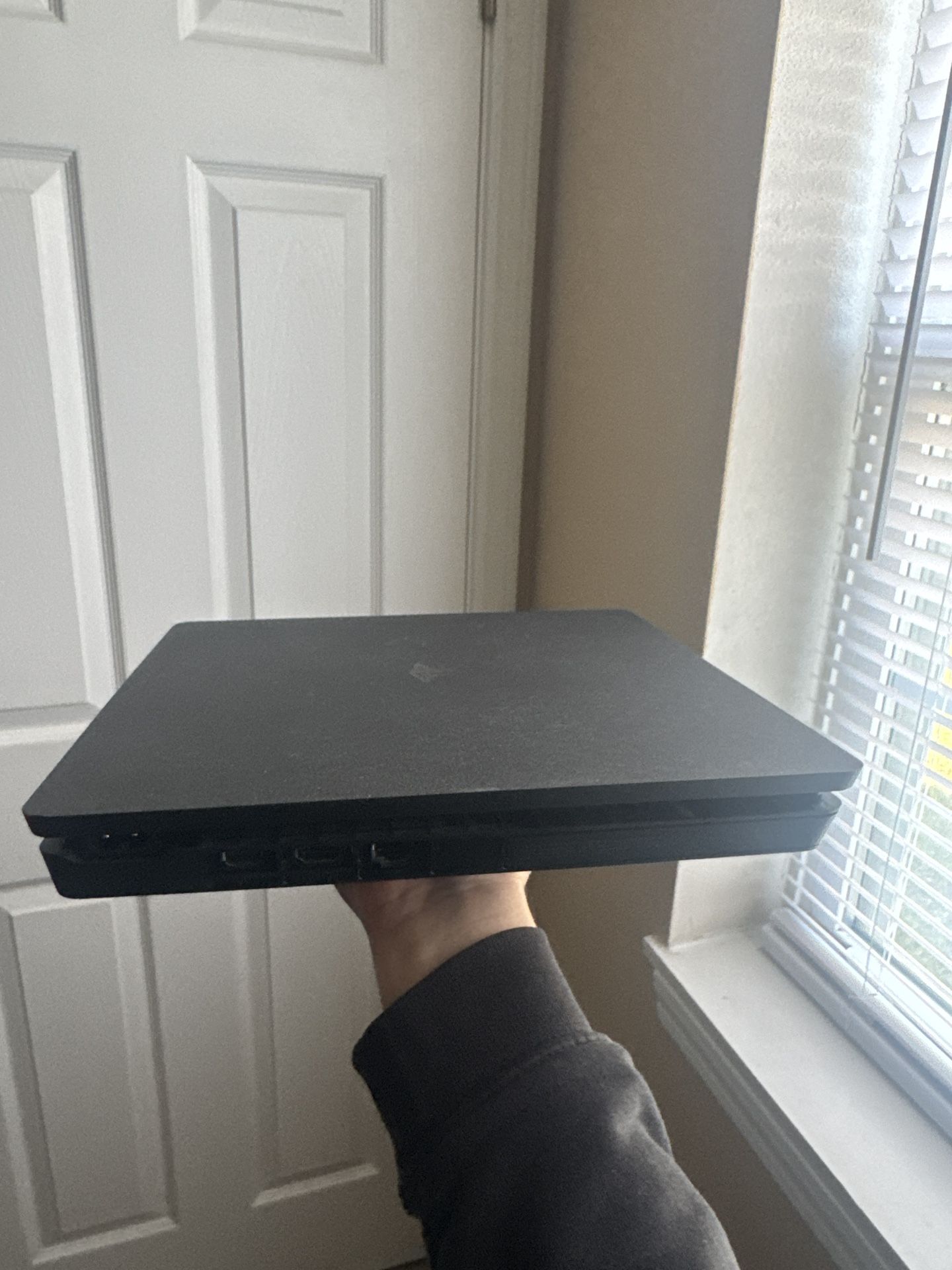PS4 Slim 1 TB