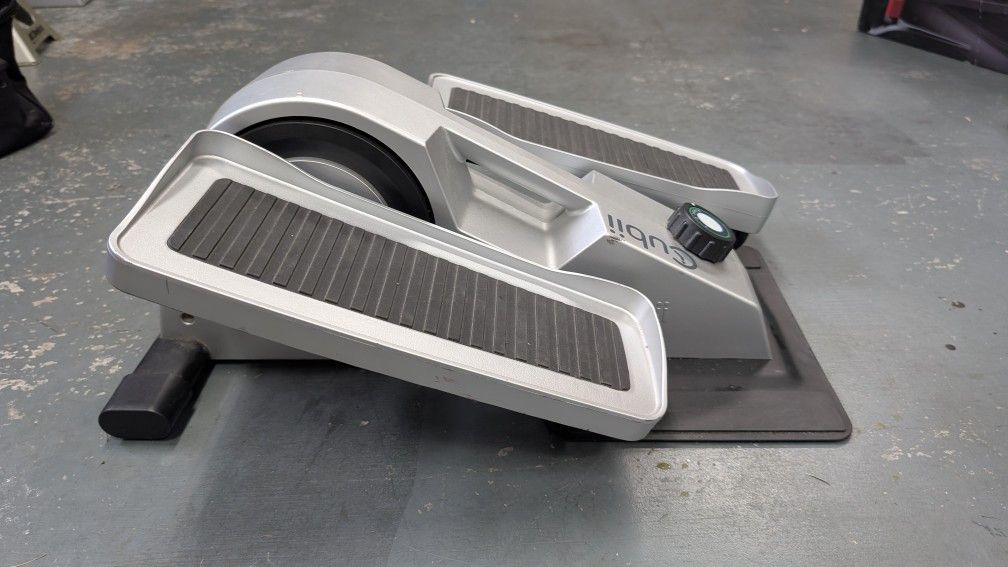 Under desk Elliptical Cubii Pro F3A1