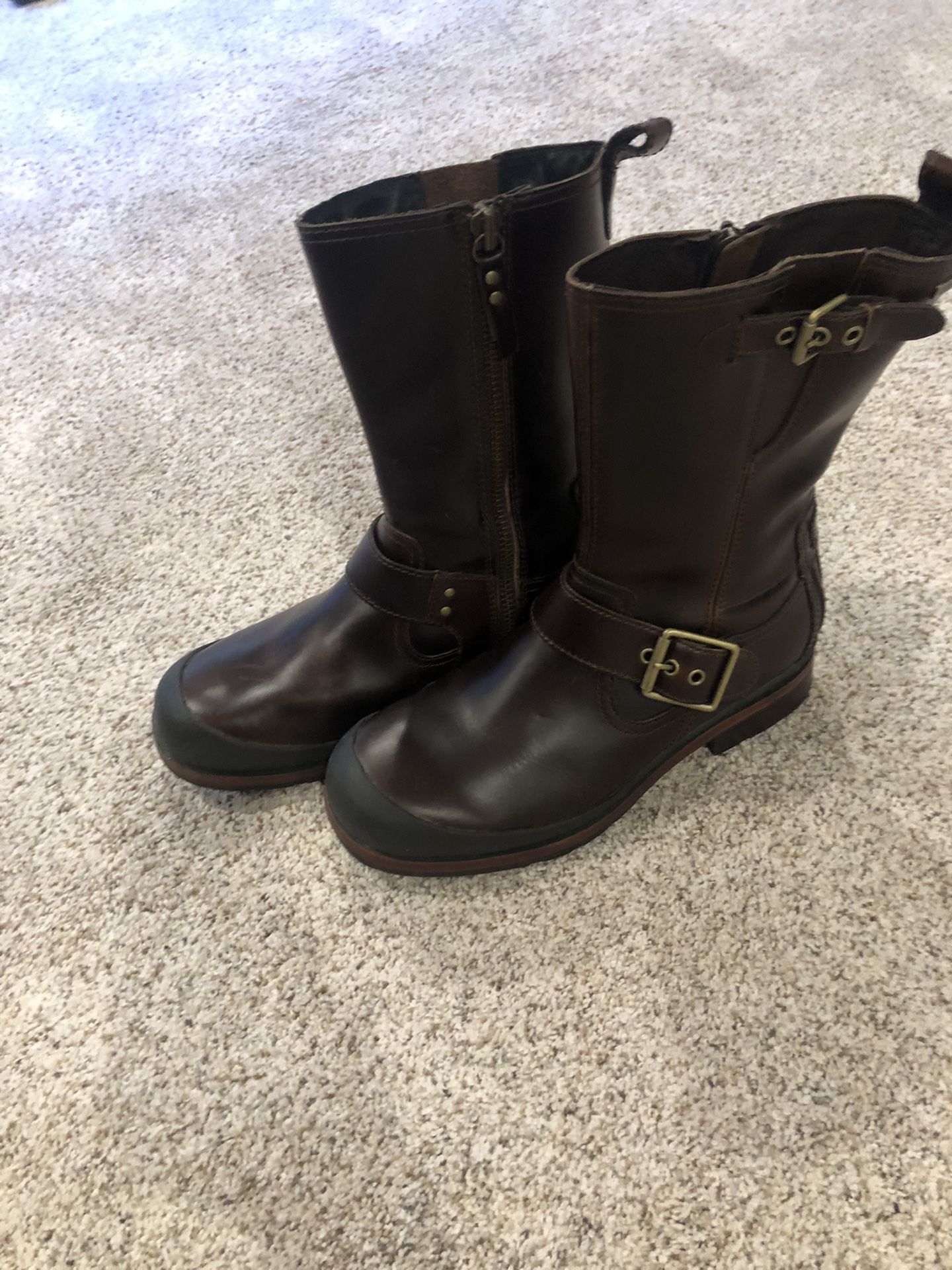 Uggs Men Buckle Boots