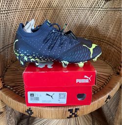 PUMA SOCCER CLEATS SZ 4.5,5.0,5.5,6.0,7.5