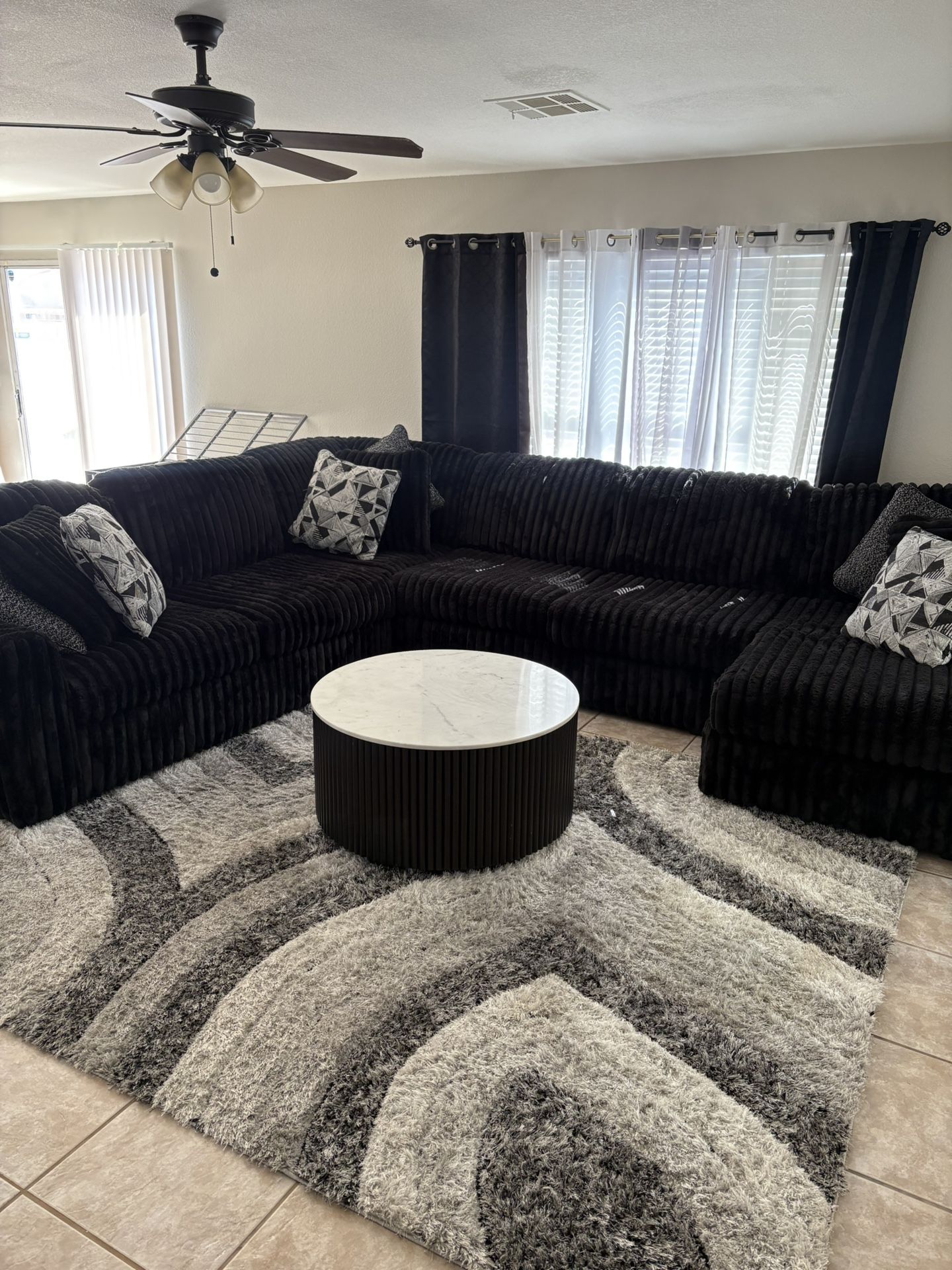 Sectional Couch  Coffee Table  Rug Fairly new ! 