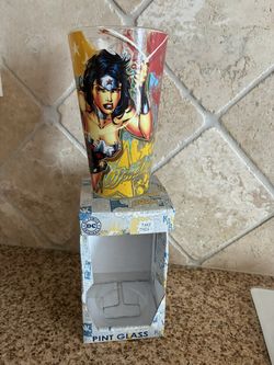 WONDER WOMAN PINT GLASS
