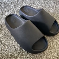 yeezy slides onyx