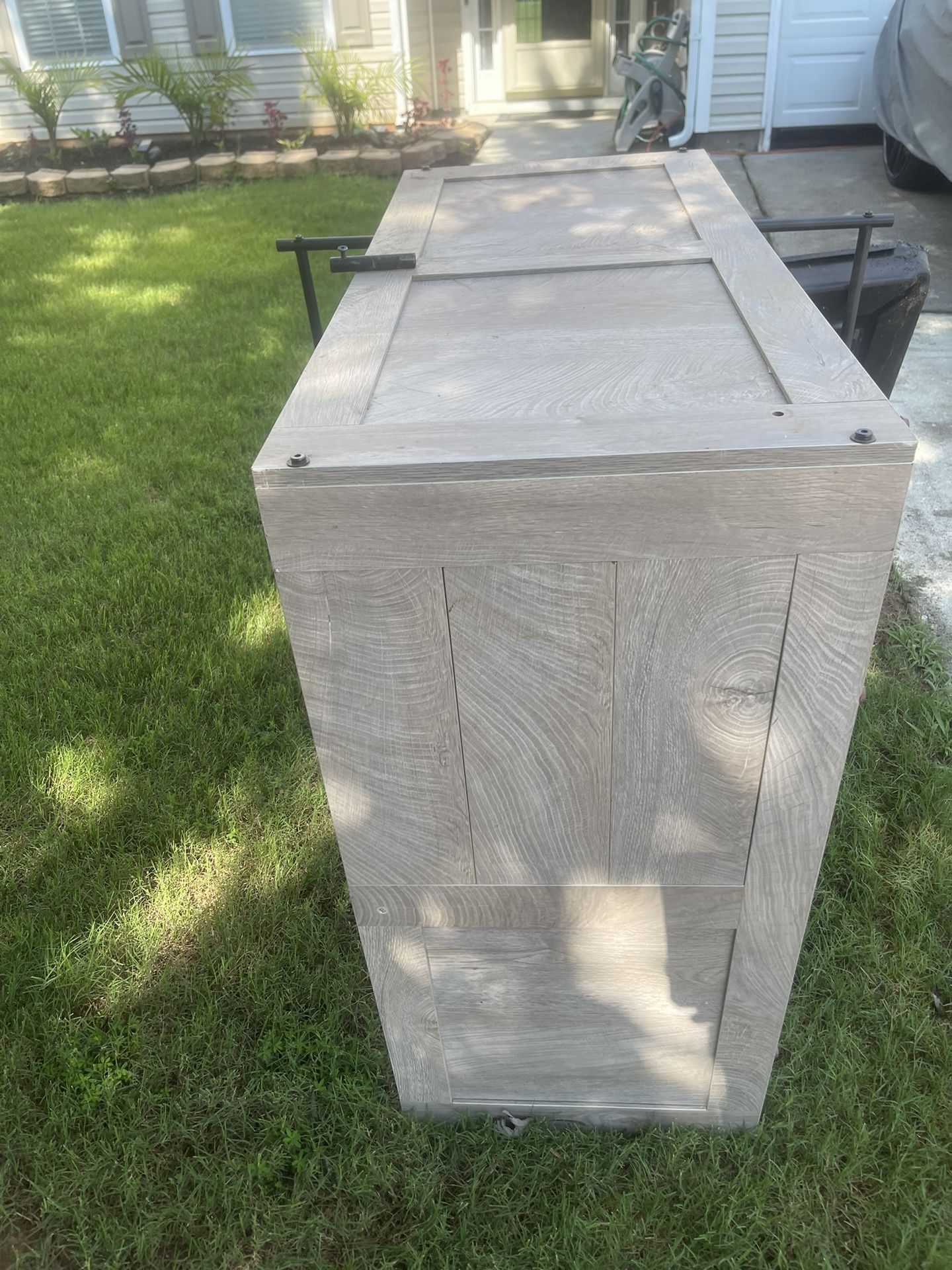 Whelping box