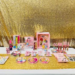 28 pieces Wet n Wild Alice and Wonderland Makeup $350 Firm “NO HOLDING “