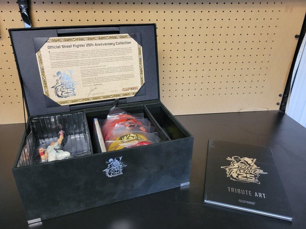 Street Fighter 25th Anniversary Box And Mini Arcade Machine