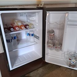 Table top refrigerator 