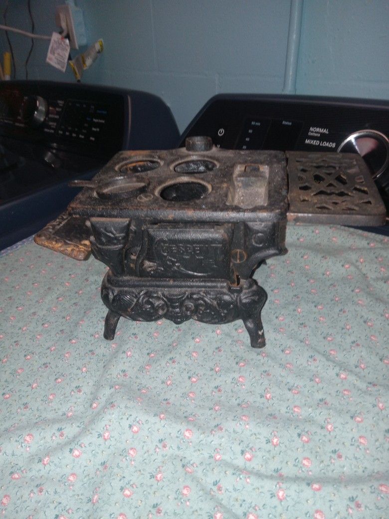 Cresent Miniature Cast Iron Stove