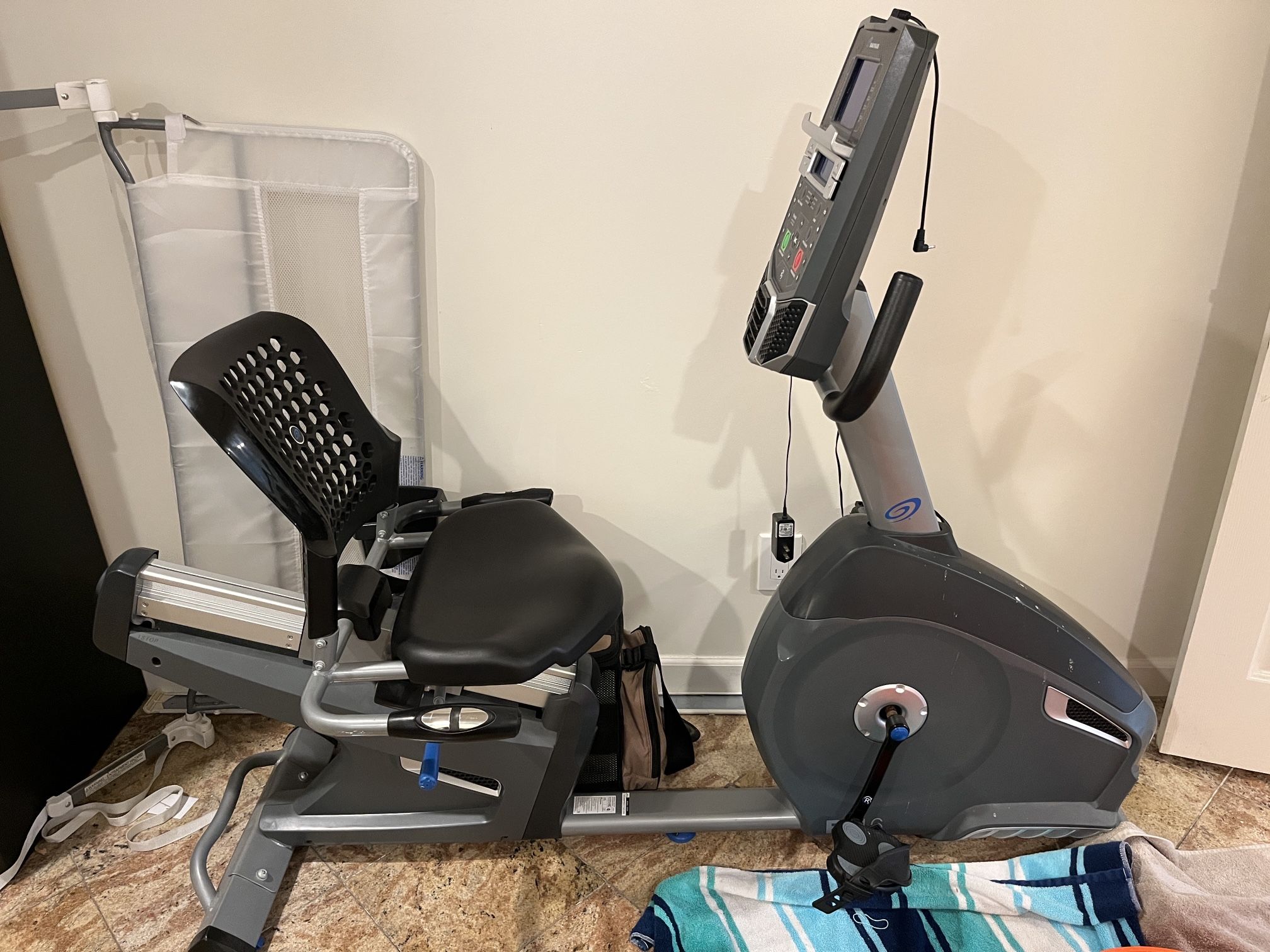 Exercise Bike (Nautilus Recumbent R616)