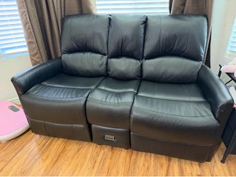 Black Reclining Sofa – Like New, Cup Holders + Charging Console