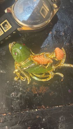 Grasshopper Insect Brooch Pin Gold Tone
