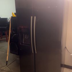 SAMSUNG REFRIGERATOR DARK GREYISH/BLACK STAINLESS STEEL