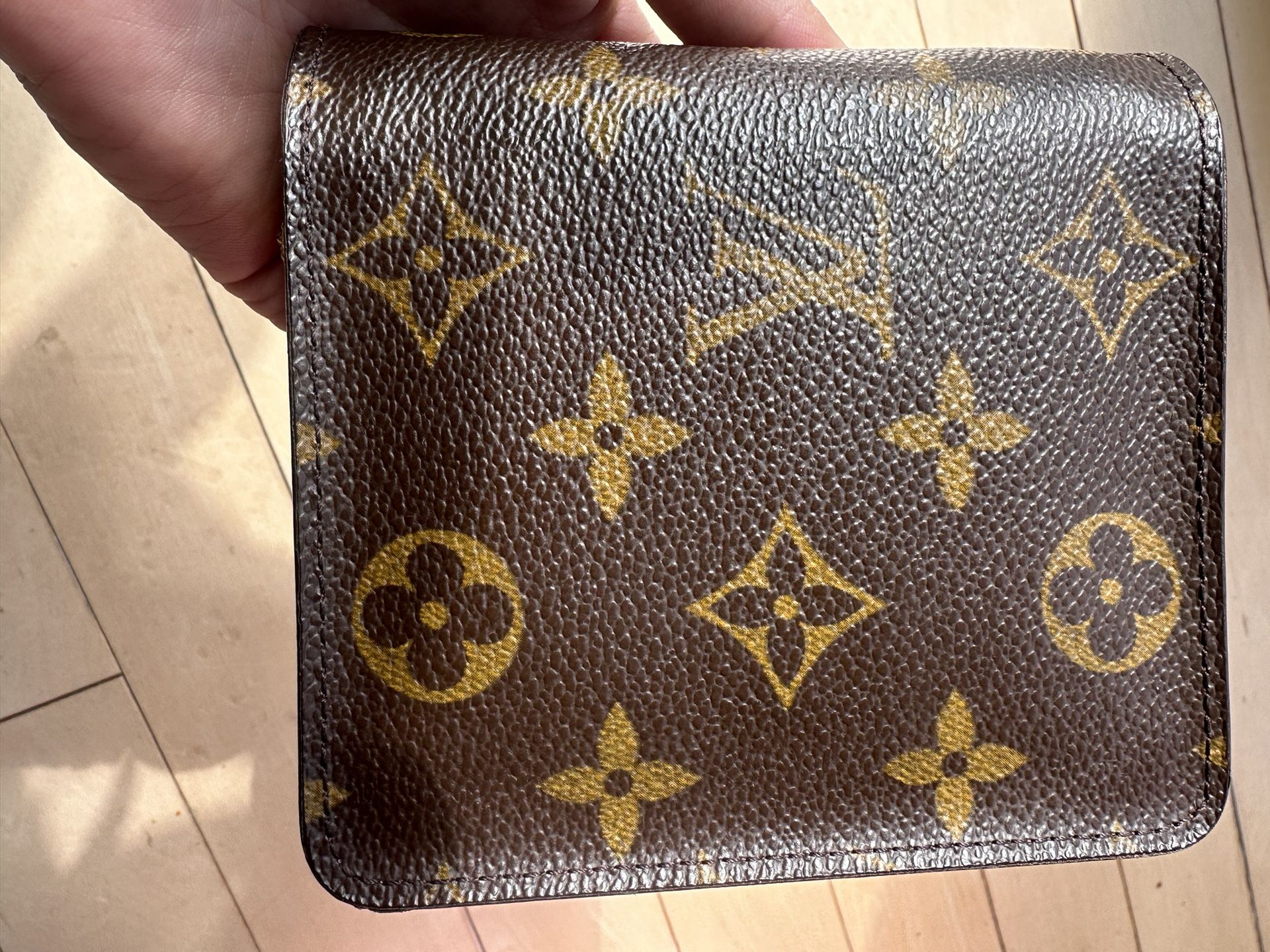 Louis Vuitton Wallet —authentic for Sale in Skok, WA - OfferUp
