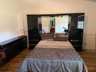 Bedroom bed
