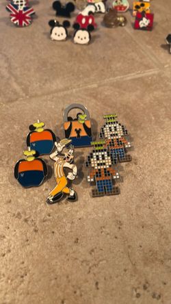 Disney pin set