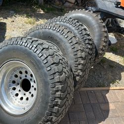 16.5 X9.75 Wheels And 35x12.5 16.5 Tires  Tires Are Old  Good Rollers