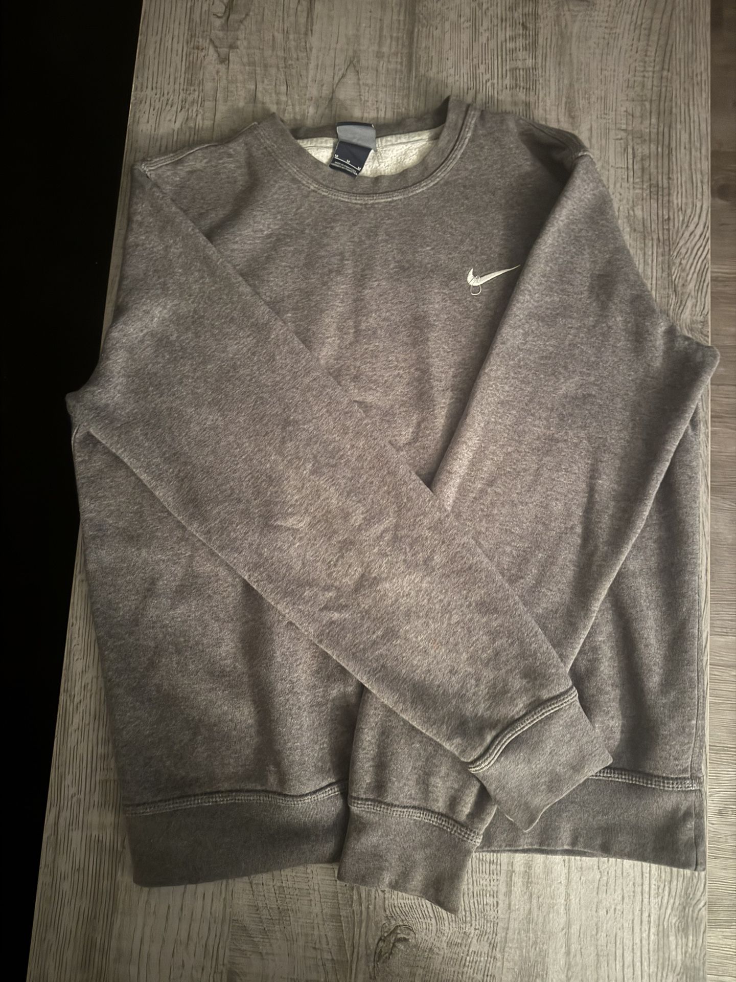 GREY NIKE SWEATER , SIZE MEDIUM 
