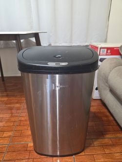 Trashcan (batteries included)