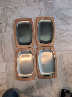 Lot of Four Sizzle Plate Hot Plates Stainless Steel With Wooden Serving Tray VPC
