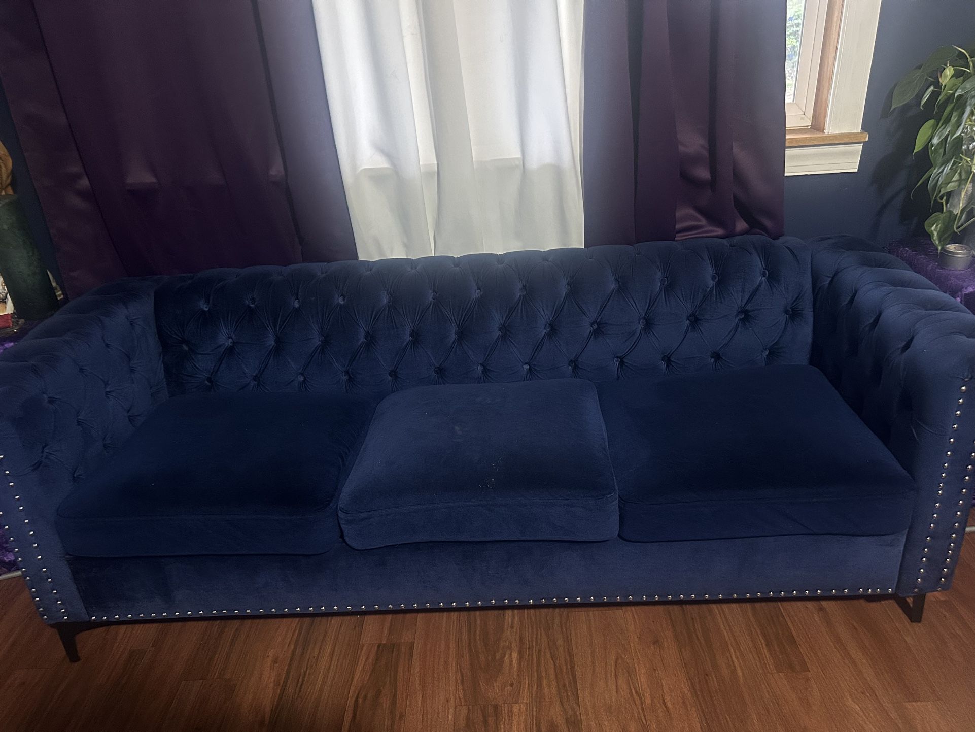 MOVING COUCHES FURNITURE SALE