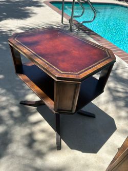 Set of (2) Mid-Century Modern Mahogany Wood Vintage End/Side Tables with Leather Tops