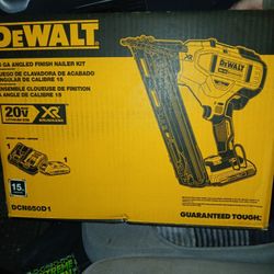 DeWalt 15 Gauge Angled Finish Nailer Kit 
